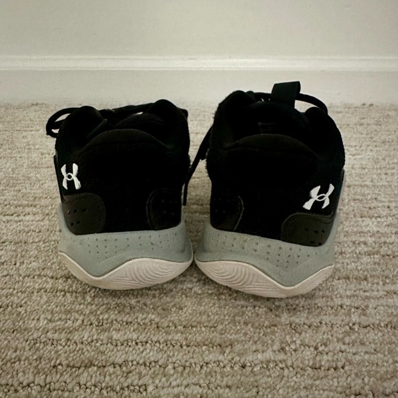 Kids under armour basketball shoes - Picture 3 of 3